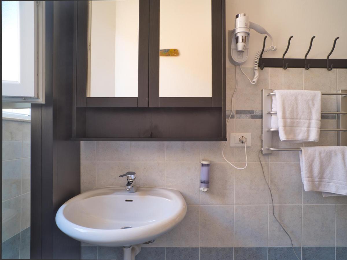 2 Passi Dal Mare Hotell Finale Ligure Exteriör bild