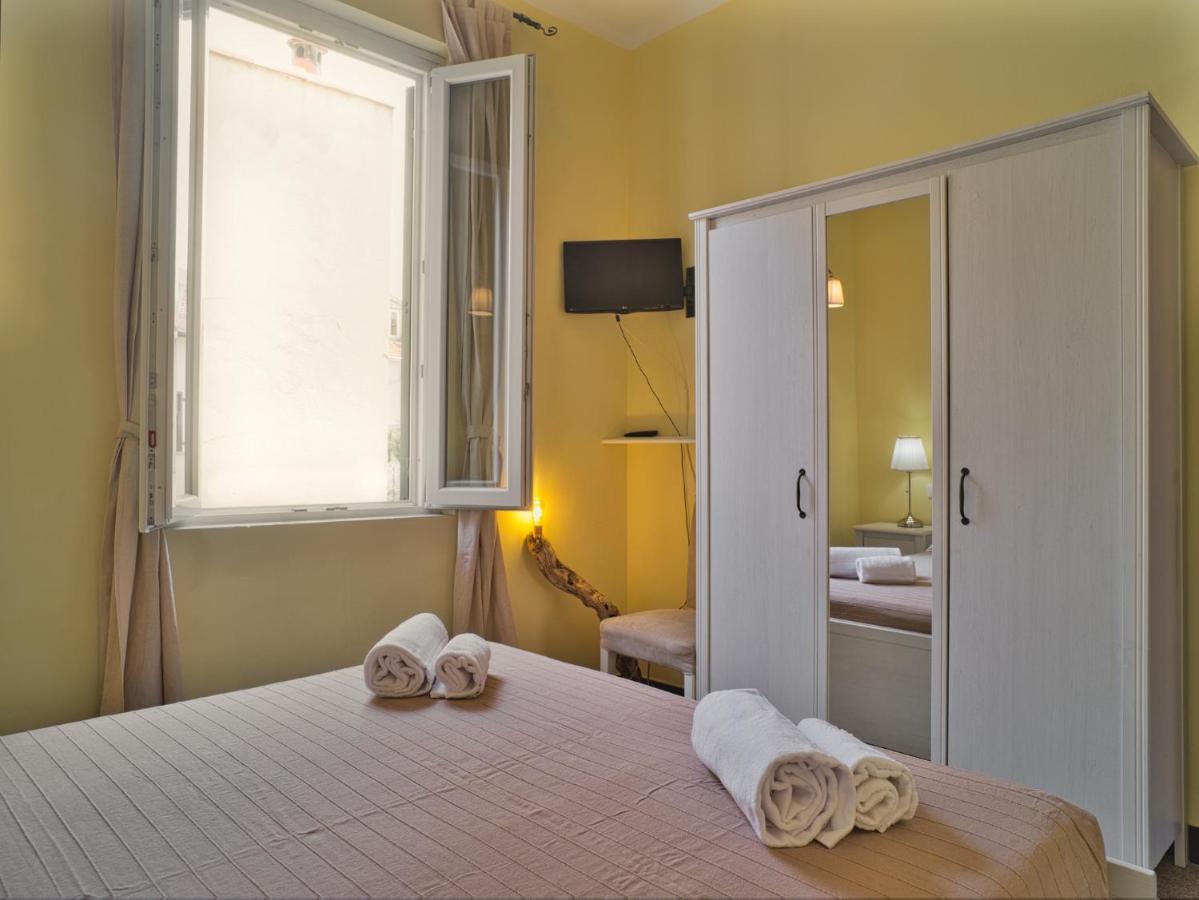 2 Passi Dal Mare Hotell Finale Ligure Exteriör bild